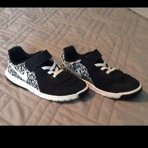 Girl’s Scribble Heart Nike Shoes size 13